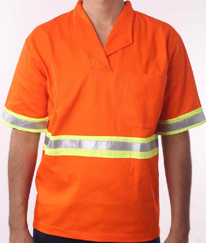 Uniforme laranja com faixa refletiva